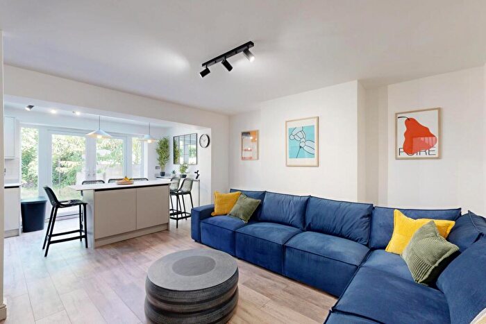 6 Bedroom House To Rent In Mayville Road, Leeds, LS6