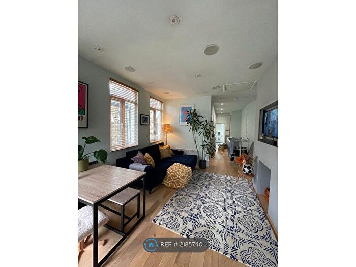 2 Bedroom Maisonette To Rent In Kettering St, London, SW16