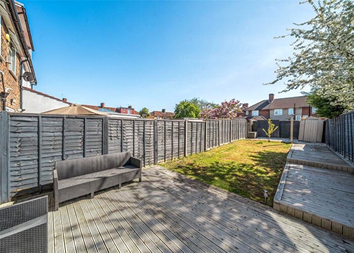 3 Bedroom Terraced House For Sale In Middleton Road, Morden, SM4