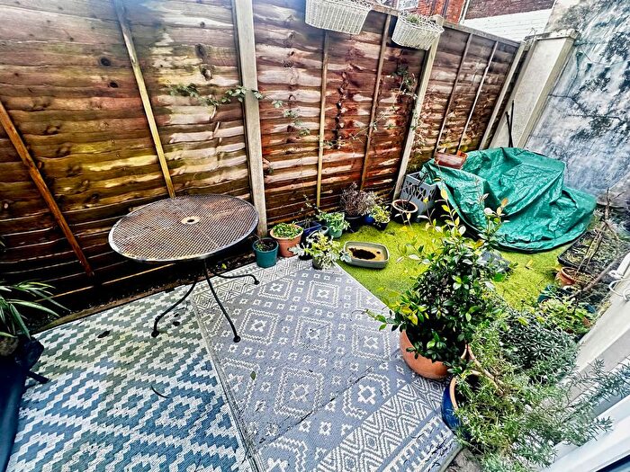 2 Bedroom Flat To Rent In Randolph Road, Poole, BH14