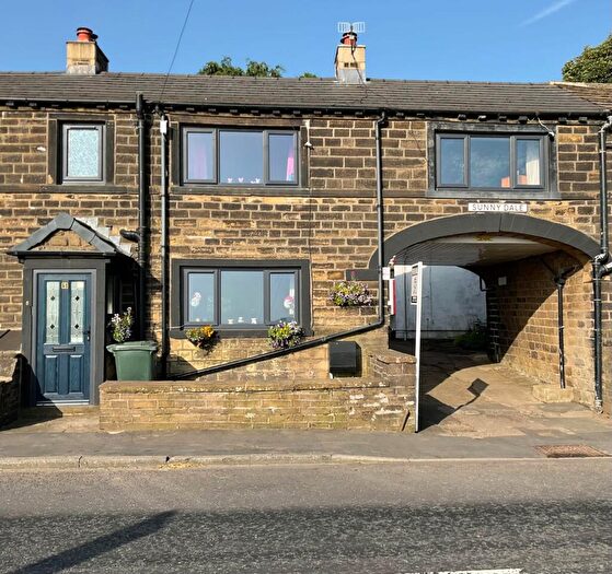 3 Bedroom Cottage For Sale In Sunny Dale, BD13
