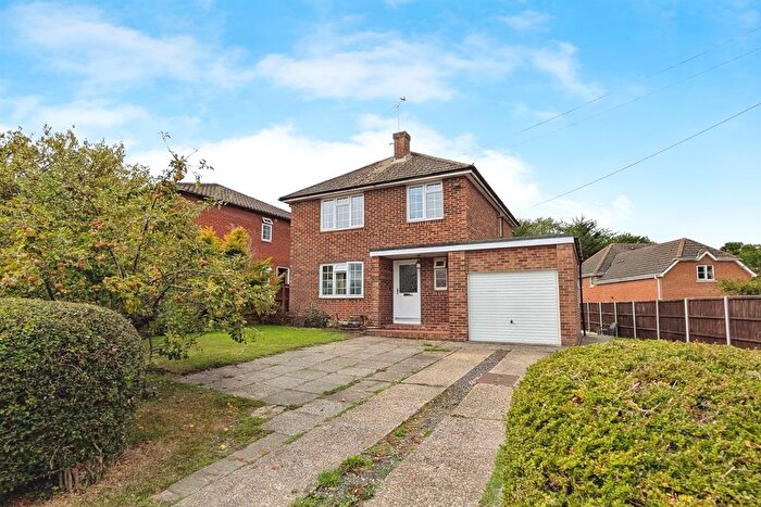 3 Bedroom Detached House To Rent In The Drove, SO30