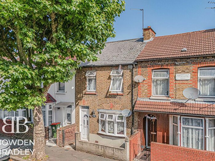 3 Bedroom Terraced House For Sale In Oakfield Road, East Ham, E6