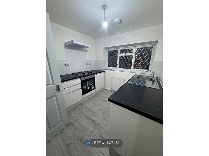 1 Bedroom Flat To Rent In East Thorpe, Basildon, SS14