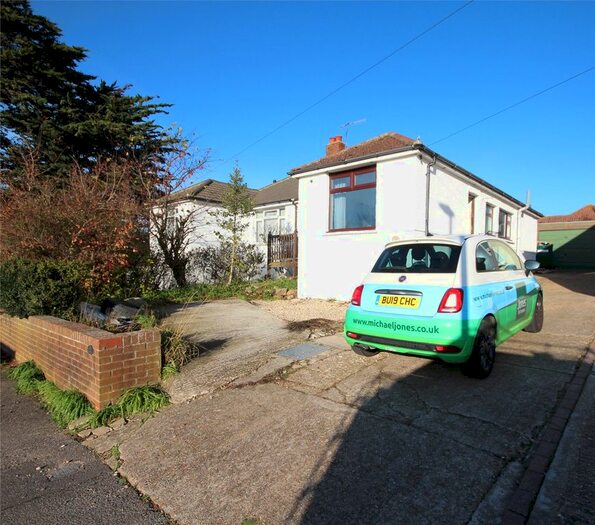 3 Bedroom Bungalow To Rent In Valley Road, Sompting, Lancing BN15