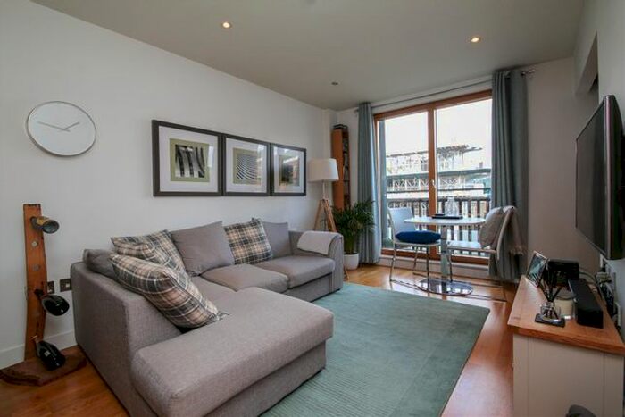 2 Bedroom Flat To Rent In Vantage Quay, Brewer Street, Manchester, M1