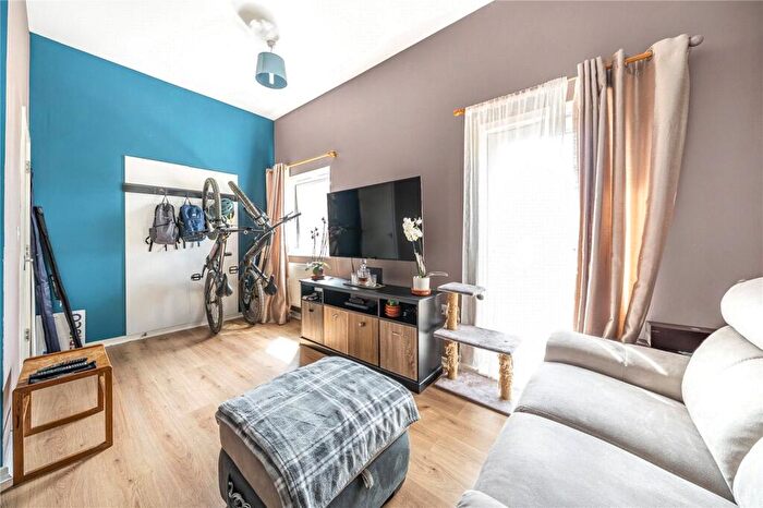 1 Bedroom Apartment For Sale In Drake Way, Reading, Berkshire, RG2