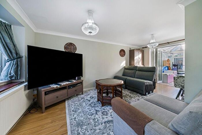 3 Bedroom Semi Detached House For Sale In Ritcroft Close, Leverstock Green, HP3