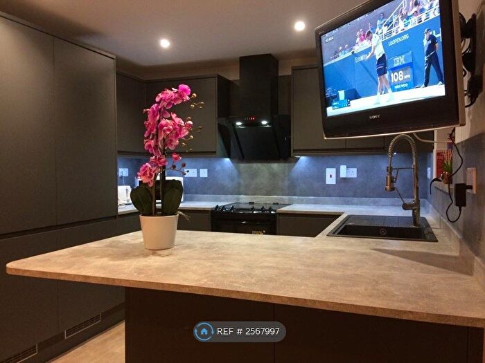 6 Bedroom End Of Terrace House To Rent In Dudley Road, Cambridge, CB5