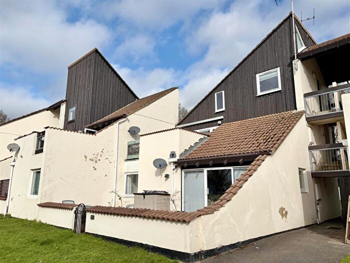 2 Bedroom Maisonette For Sale In Tree Hamlets, Upton, BH16