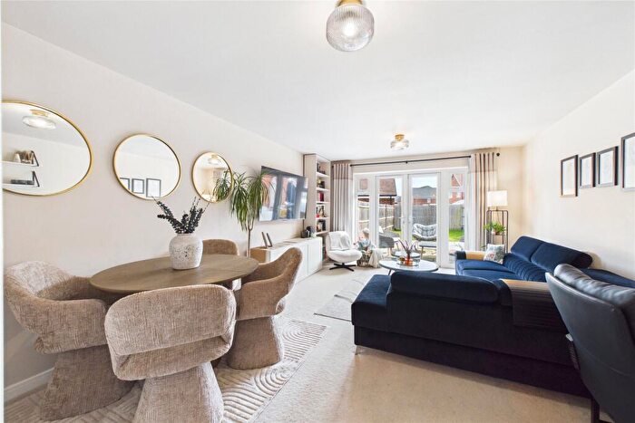 3 Bedroom Semi Detached House For Sale In Hurst Avenue, Blackwater, Camberley, Hampshire, GU17