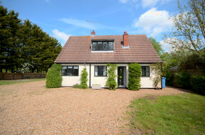 3 Bedroom Cottage To Rent In Crouch Lane, SL4