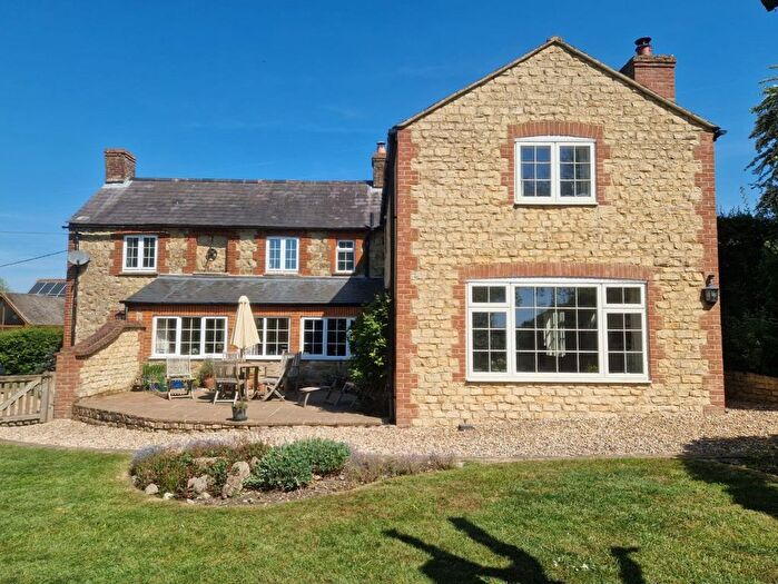 4 Bedroom Detached House For Sale In Great Coxwell, Faringdon, Oxfordshire, SN7