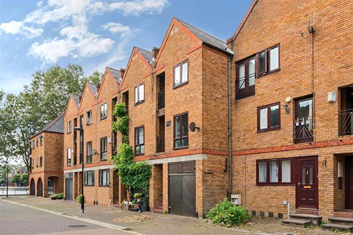 4 Bedroom Town House To Rent In Brunswick Quay, London, SE16