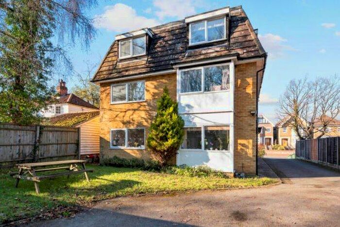 1 Bedroom Flat To Rent In Portsmouth Road, Thames Ditton, KT7