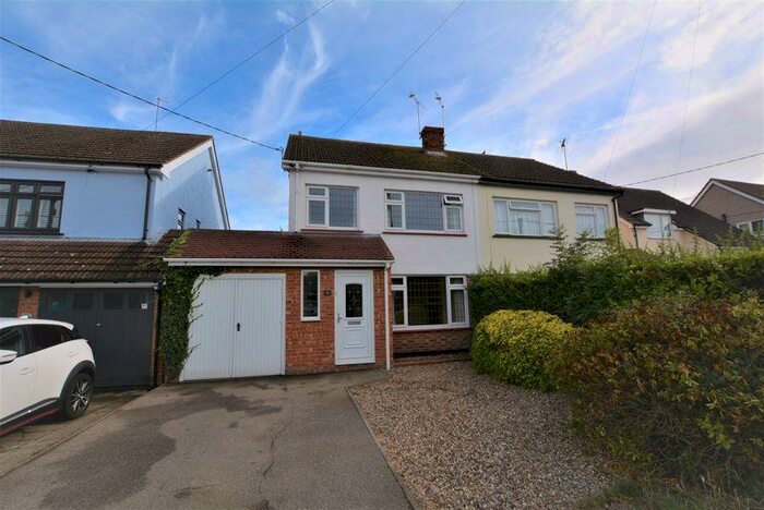 3 Bedroom Semi-Detached House To Rent In Albert Road, Rochford, SS4