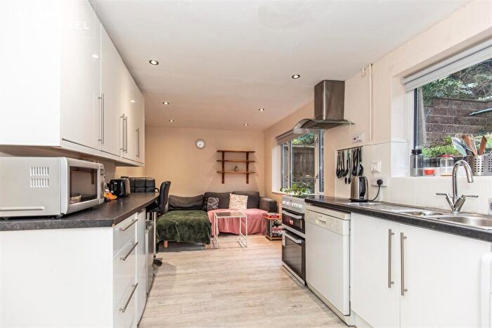 4 Bedroom End Of Terrace House To Rent In Thompson Road, Brighton, BN1