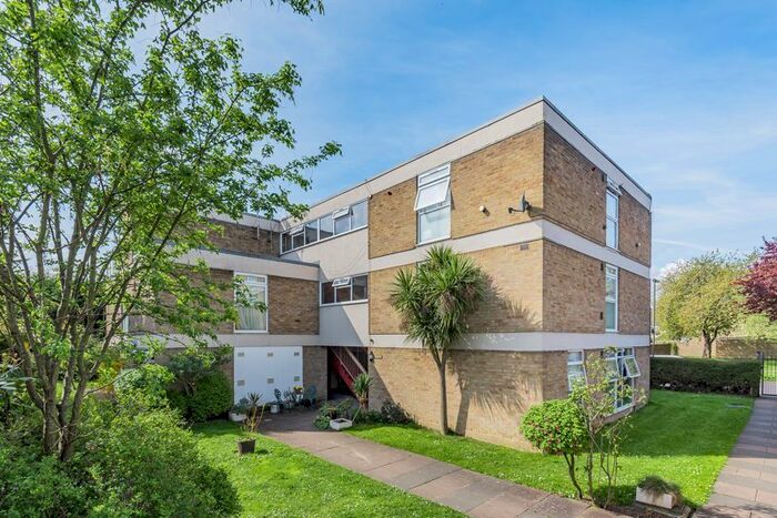 2 Bedroom Flat To Rent In Peregrine Road, Sunbury-On-Thames, TW16