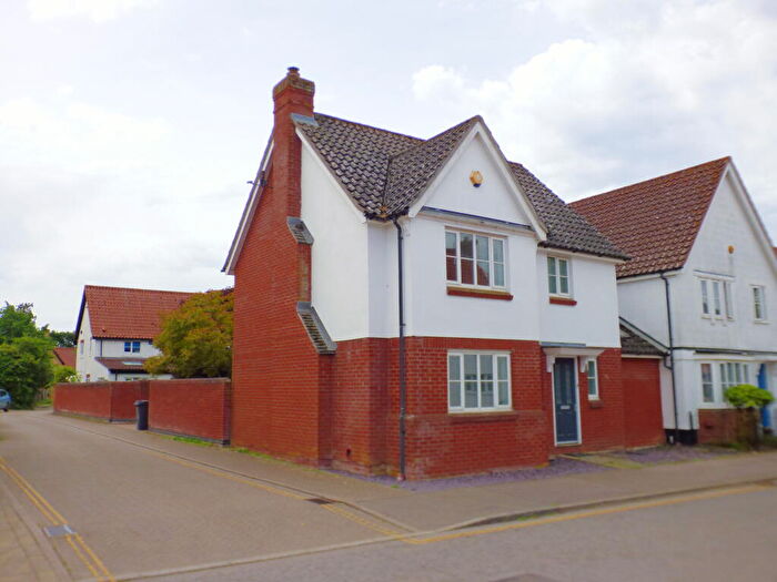 3 Bedroom Detached House For Sale In Hill Farm Road, Long Stratton, Norfolk, NR15