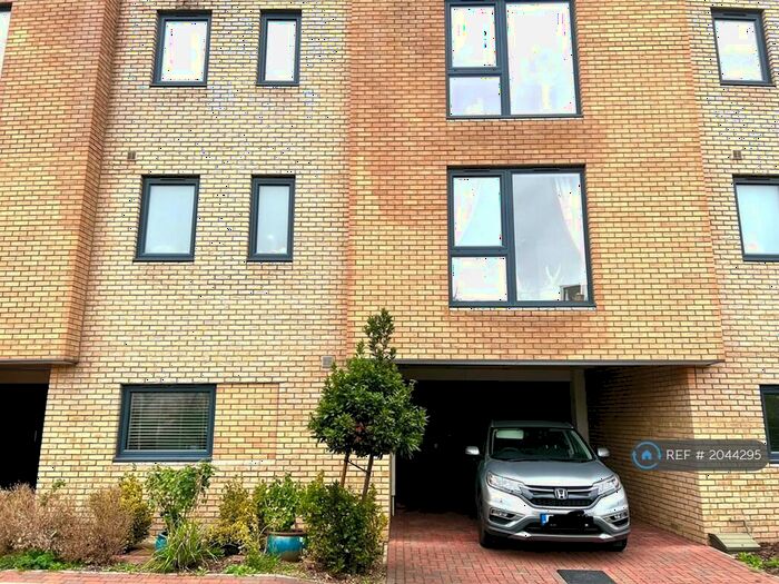 4 Bedroom Detached House To Rent In Ellis Road, Trumpington, Cambridge, CB2