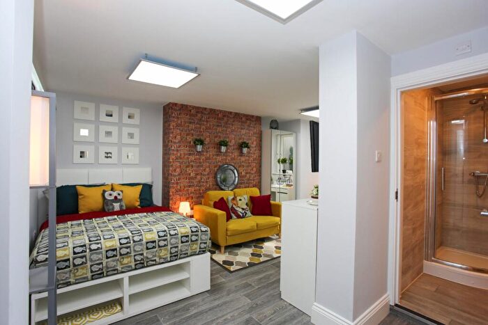 Studio To Rent In King Street, Luton, LU1