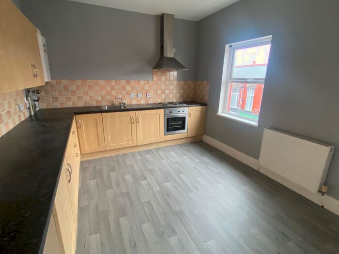 2 Bedroom Flat To Rent In High Street, Prestatyn, LL19