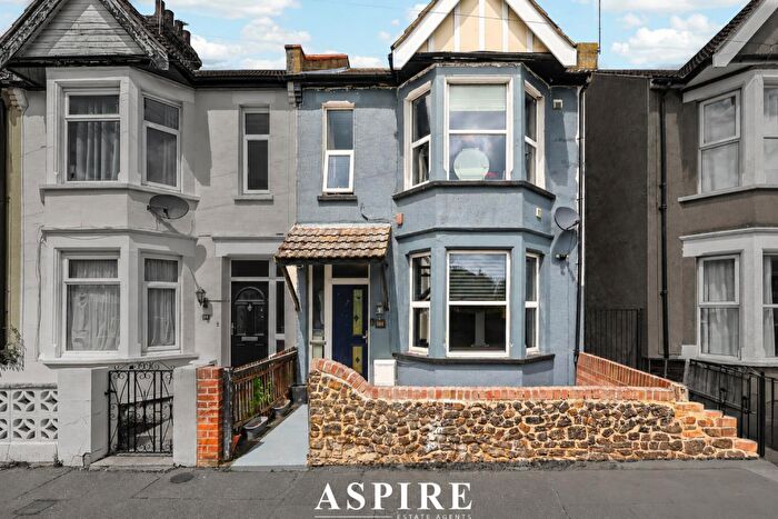 3 Bedroom Terraced House For Sale In Stornoway Road, Southend-On-Sea, SS2