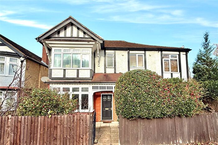 2 Bedroom Flat For Sale In Church Road West, Farnborough, Hampshire, GU14