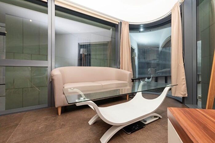 1 Bedroom Flat For Sale In City Road, London, EC1V