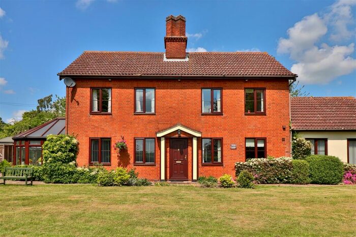 4 Bedroom Detached House For Sale In Pond Hall Road, Hadleigh, Ipswich, IP7