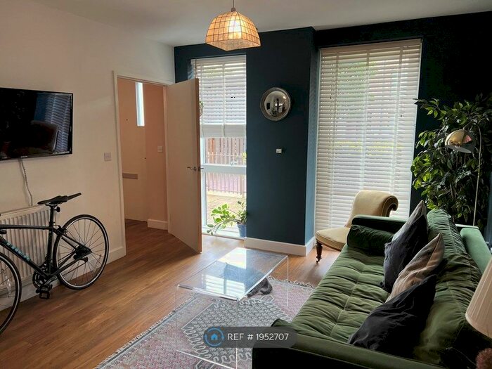 1 Bedroom Flat To Rent In Adenmore Road, London, SE6