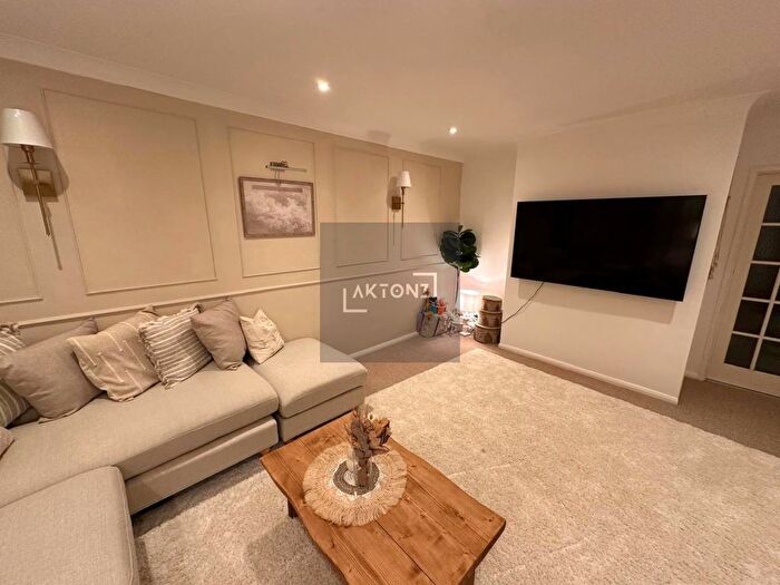 3 Bedroom Terraced House To Rent In Highfield Road, Romford, Essex, RM5