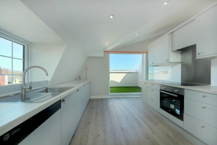 3 Bedroom Flat To Rent In Melville Villas Road, London, W3