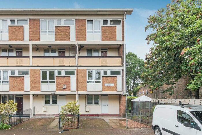 3 Bedroom Maisonette To Rent In Fern Street, London, E3