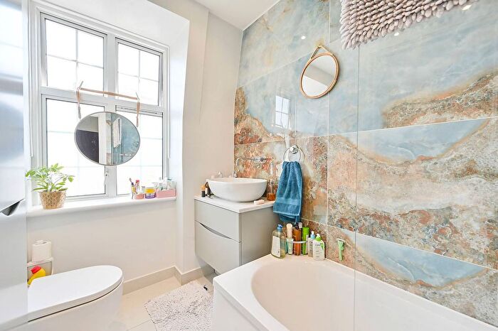 1 Bedroom Flat For Sale In Heathfield Terrace, Chiswick, London, W4