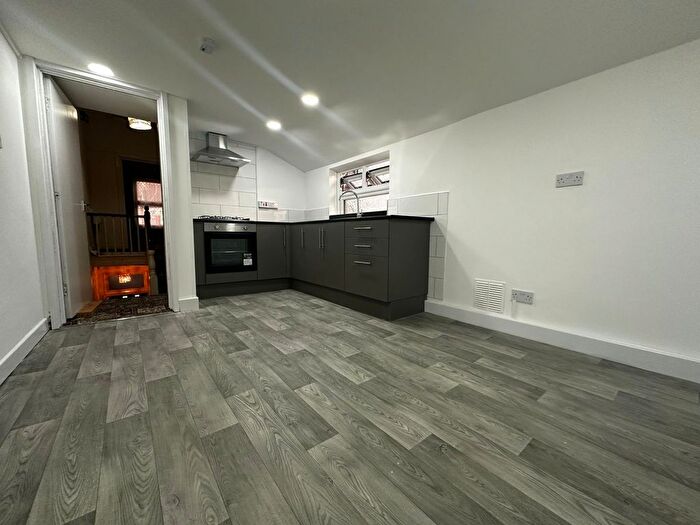 2 Bedroom Flat To Rent In Sibley Grove, London, E12