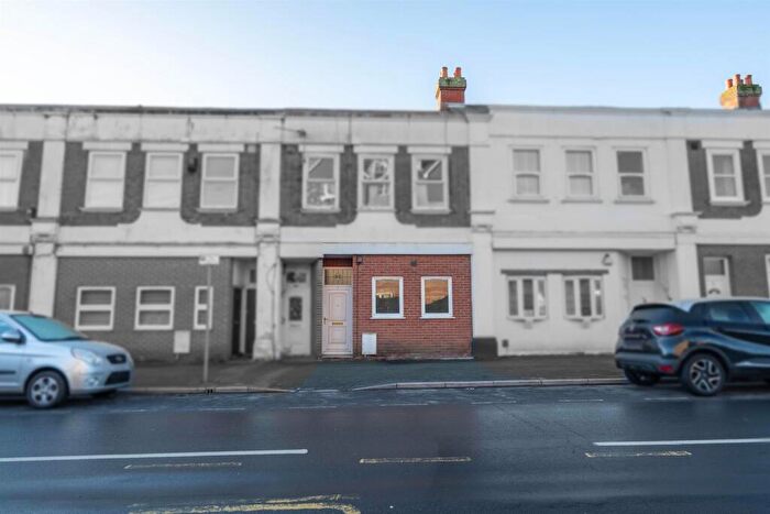 2 Bedroom Apartment To Rent In Belle Vue Road, Bournemouth, BH6