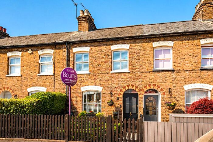 2 Bedroom Terraced House For Sale In Portsmouth Road, Cobham, Surrey, KT11