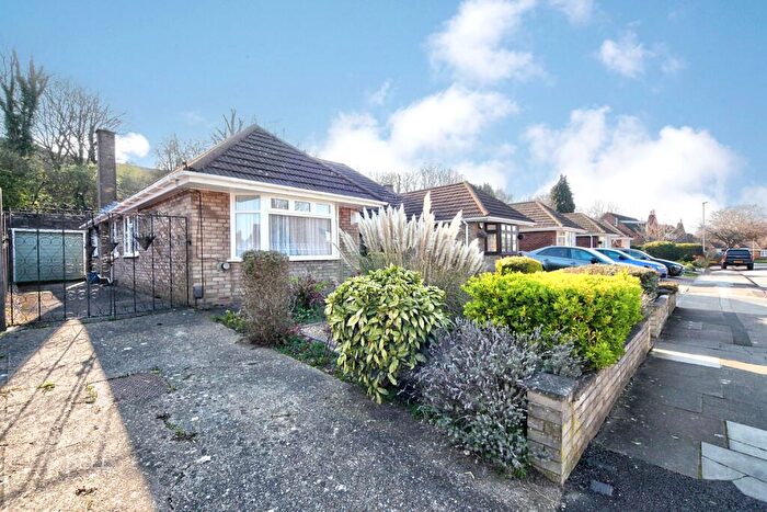 3 Bedroom Semi-Detached Bungalow For Sale In Runley Road, Luton, Bedfordshire, LU1