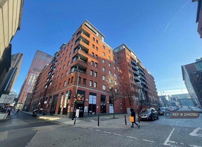 2 Bedroom Flat To Rent In The Quadrangle, Manchester, M1