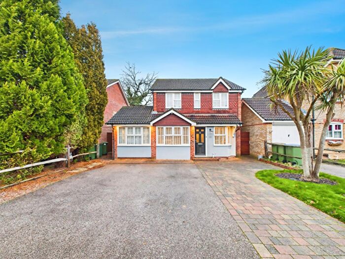 4 Bedroom Detached House For Sale In Ropeland Way, Horsham, West Sussex, RH12