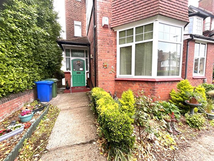 2 Bedroom Flat To Rent In Holbeck Avenue, Scarborough, YO11