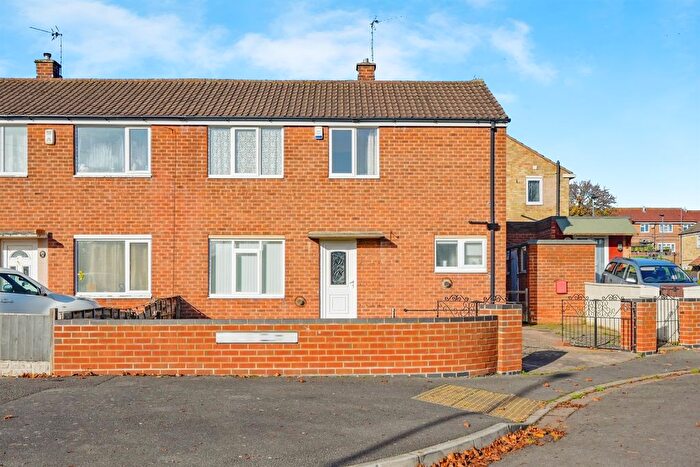 3 Bedroom Semi Detached House For Sale In Ealing Close, Derby, DE22