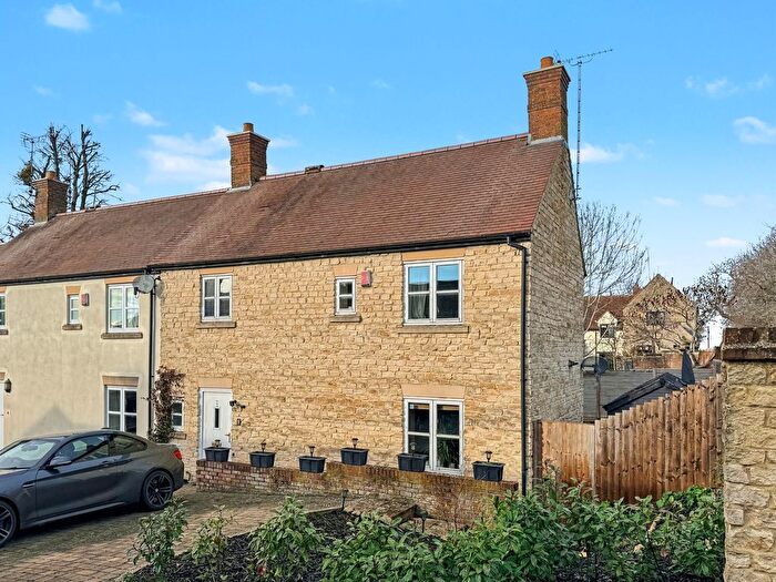 3 Bedroom End Terrace House For Sale In Coach Lane, Faringdon, SN7
