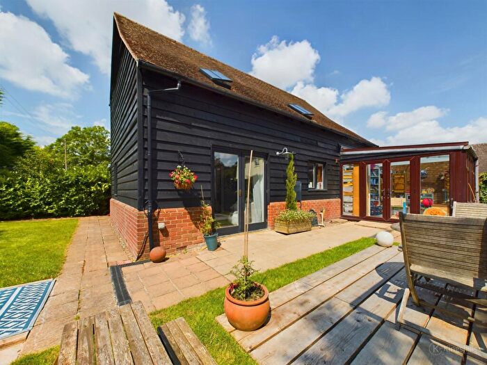 3 Bedroom Link Detached House For Sale In Grange View, Askett, HP27