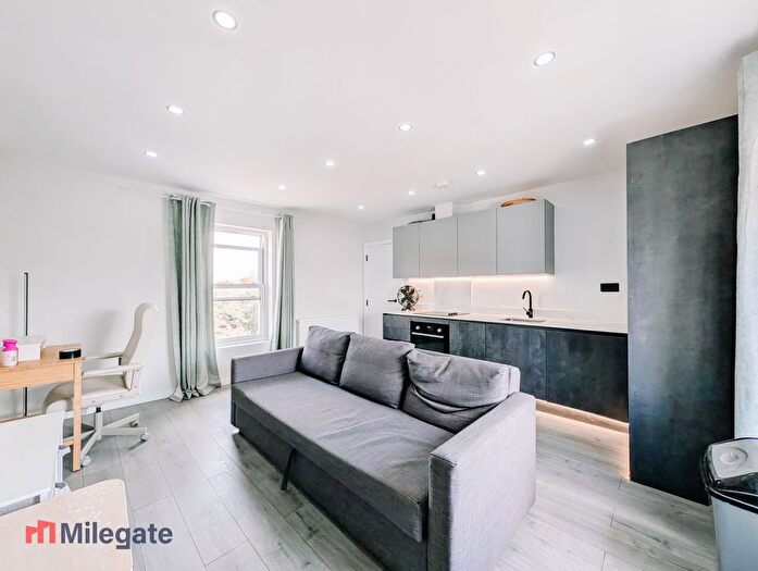 2 Bedroom Flat To Rent In London Road, Sevenoaks, TN13