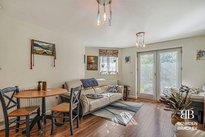 2 Bedroom Flat For Sale In New Mossford Way, Barkingside, IG6