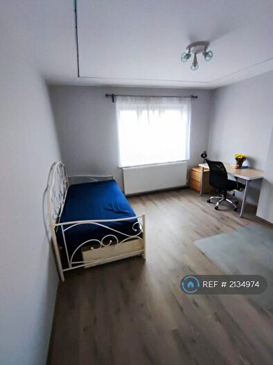 Studio To Rent In Winchmore Hill, London, N21
