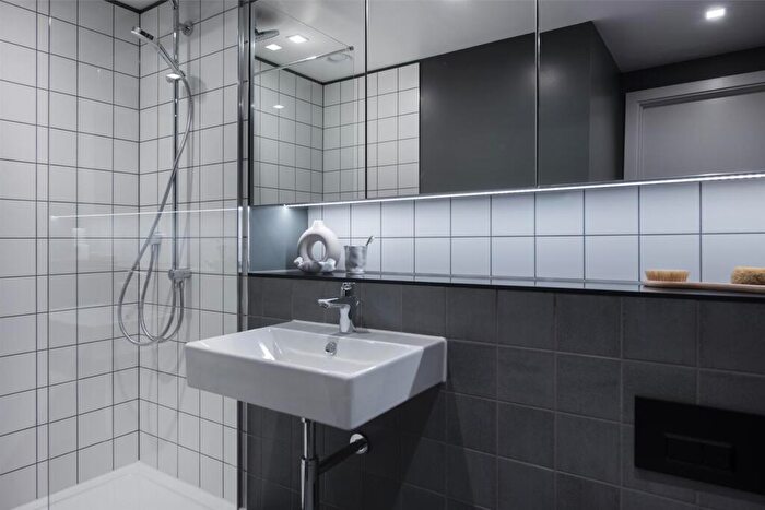 1 Bedroom Apartment To Rent In Kampus, Aytoun Street, M1