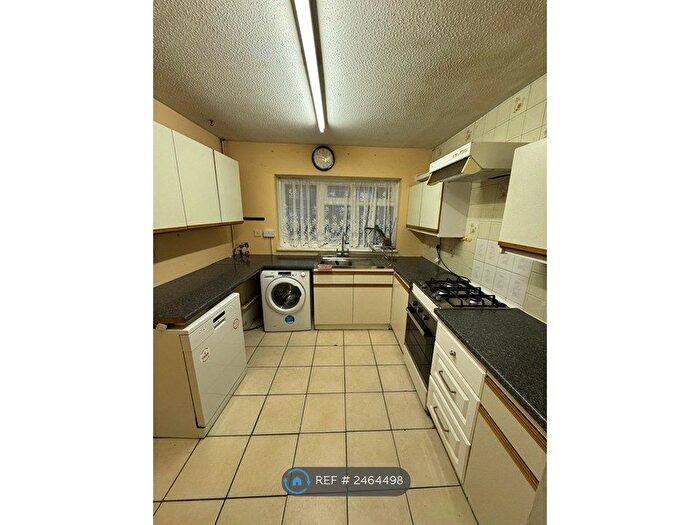 3 Bedroom Terraced House To Rent In Severn Crescent, Slough, SL3